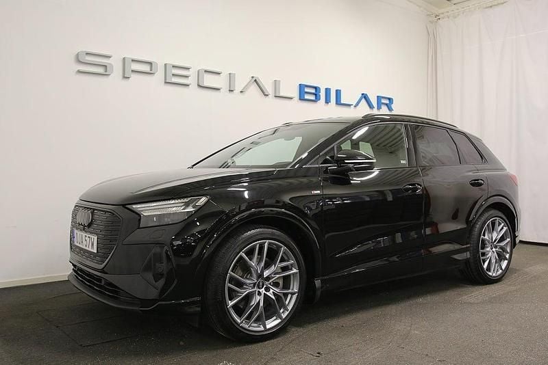 Mytsvart metallic Begagnad 2024 Audi Q4 e-tron S-Line SUV | 519 000 kr (Marknadspris) - Bild 1/4