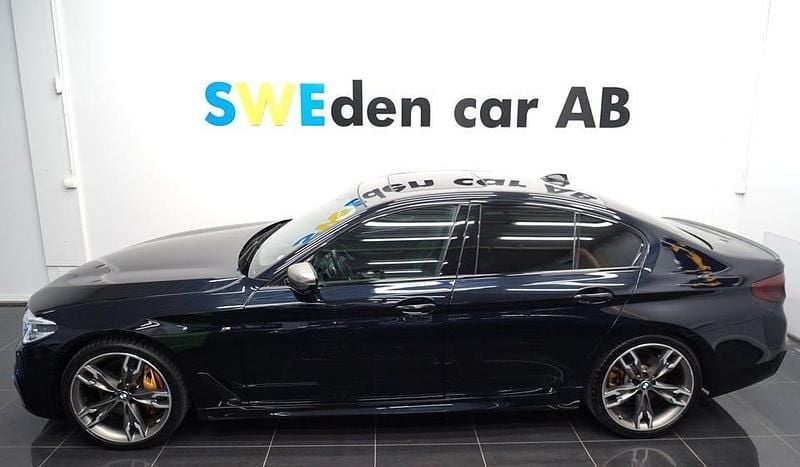 Begagnad BMW M550 Comfort Edition 463 HK (340 kW) 2018 Svart Sedan