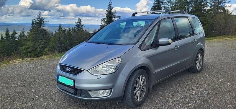 Grå Begagnad 2010 Ford Galaxy Minibuss | 40 000 kr (Marknadspris) - Bild 1/4
