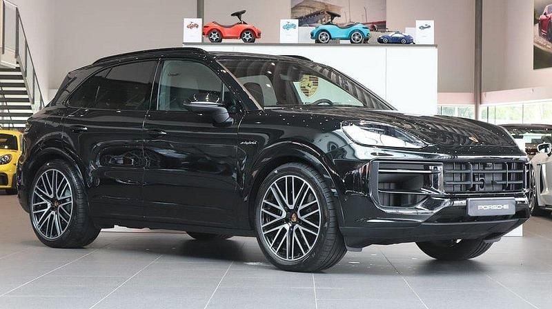 Svart Begagnad 2025 Porsche Cayenne SUV | 1 229 000 kr (Superpris) - Bild 1/4