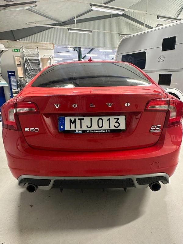 Begagnad Volvo S60 R-Design 215 HK (158 kW) 2012 Röd Sedan