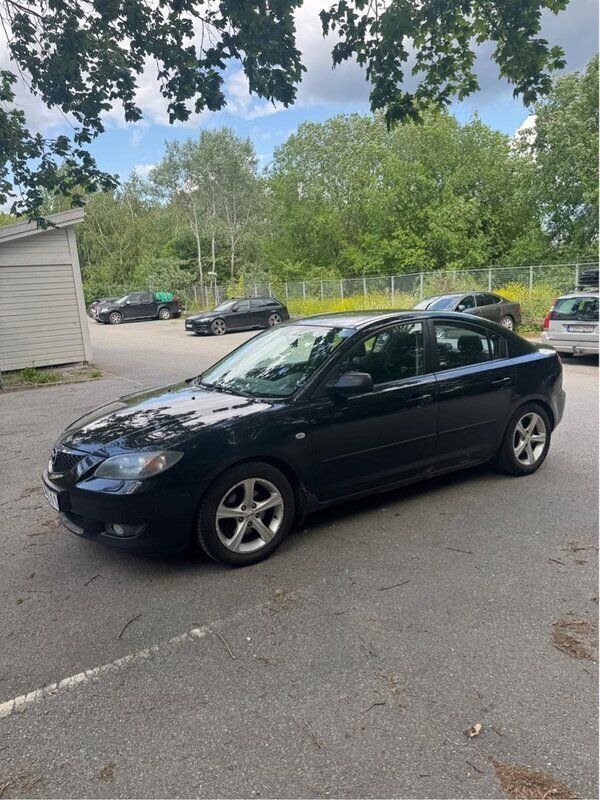 Svart Begagnad 2005 Mazda 3 Sedan | 9 500 kr (Superpris) - Bild 1/4