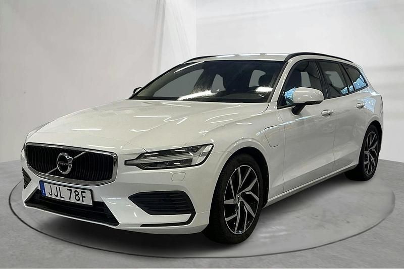 Vit Begagnad 2020 Volvo V60 Momentum Kombi | 259 900 kr (Marknadspris) - Bild 1/4
