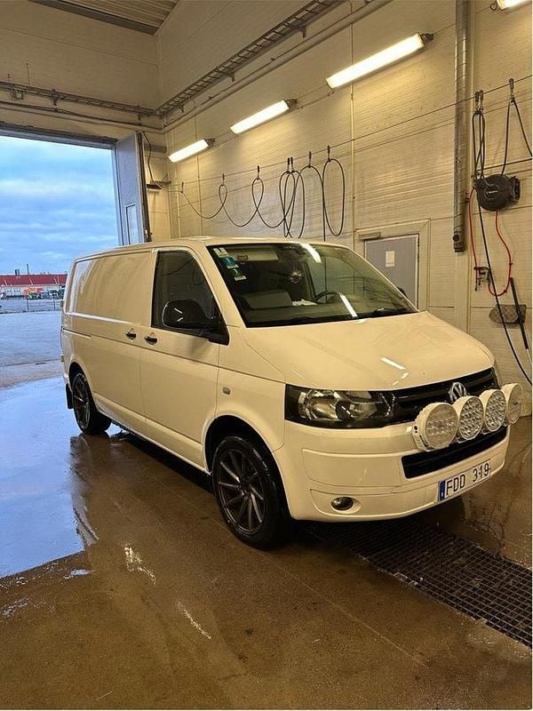 Vit Begagnad 2013 VW T5 Van | 110 000 kr (Marknadspris) - Bild 1/4