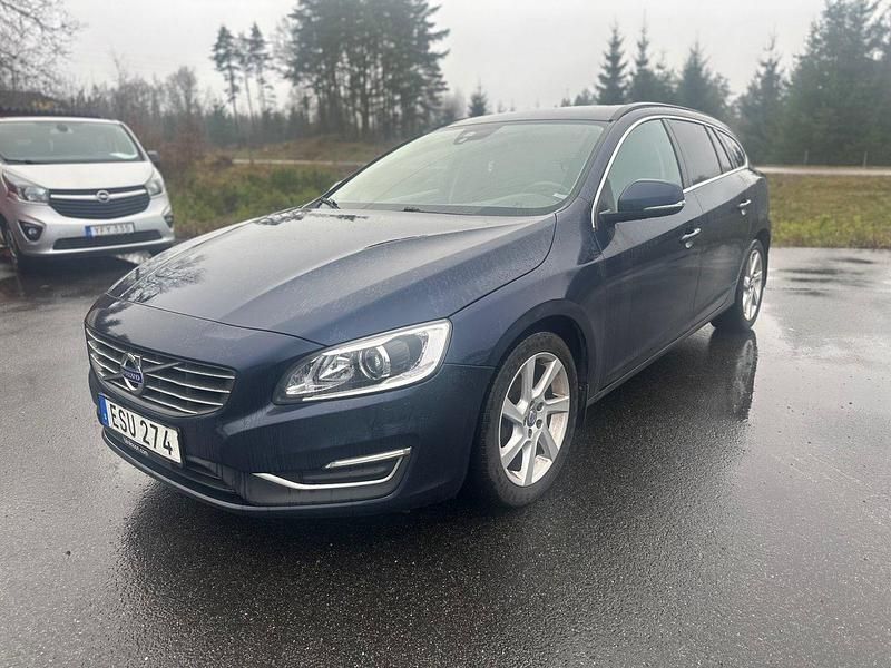 Blå Begagnad 2015 Volvo V60 Momentum Kombi | 59 900 kr (Bra pris) - Bild 1/4