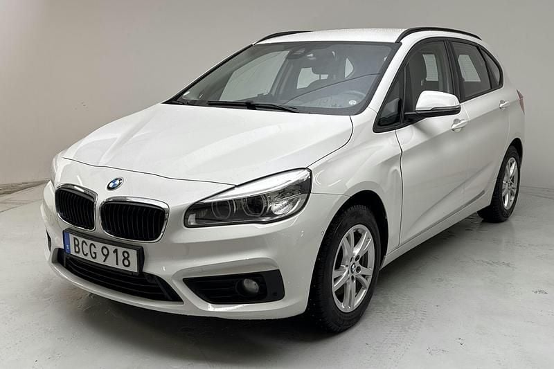 Vit Begagnad 2016 BMW 218 Active Tourer Advantage Minibuss | 148 000 kr (Marknadspris) - Bild 1/4