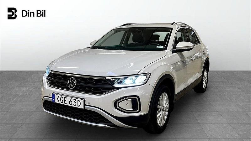 Grå (ascot grey) Begagnad 2022 VW T-Roc Life SUV | 264 900 kr (Marknadspris) - Bild 1/4
