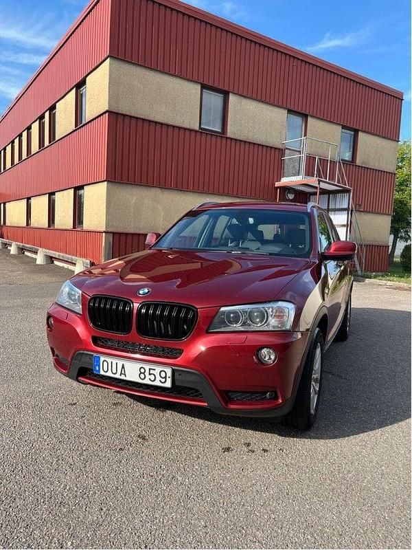 Röd Begagnad 2012 BMW X3 SUV | 199 500 kr (Marknadspris) - Bild 1/4