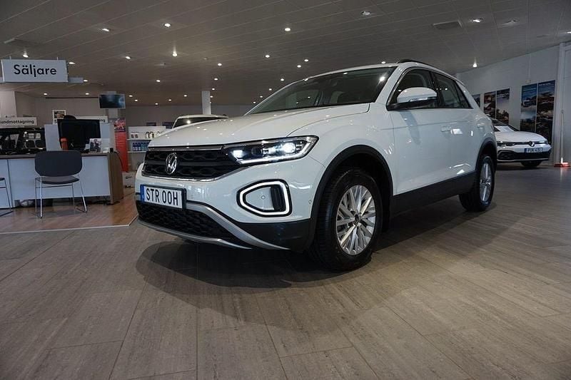 Vit Begagnad 2022 VW T-Roc Life SUV | 279 000 kr (Marknadspris) - Bild 1/4