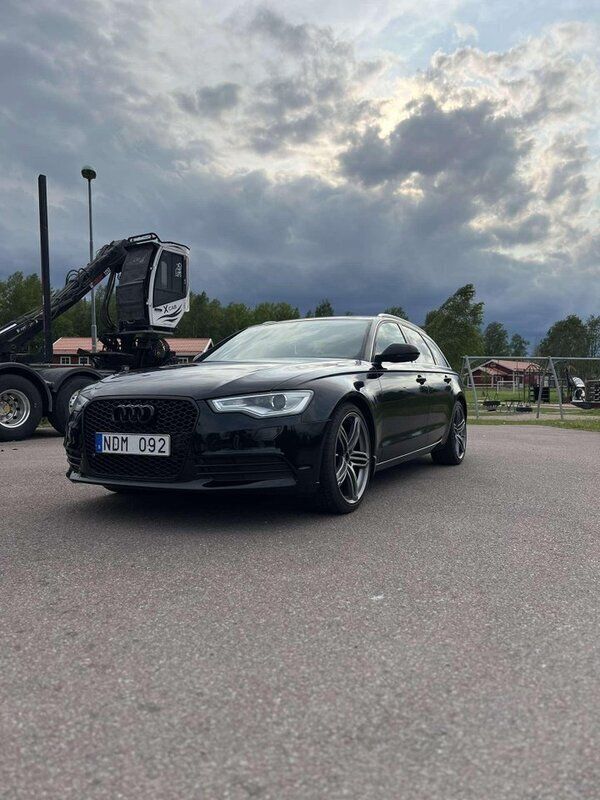 Svart Begagnad 2013 Audi A6 Ambition Kombi | 130 000 kr (Marknadspris) - Bild 1/4