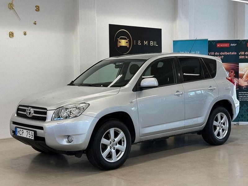 Silver Begagnad 2008 Toyota RAV4 SUV | 119 900 kr (Marknadspris) - Bild 1/4