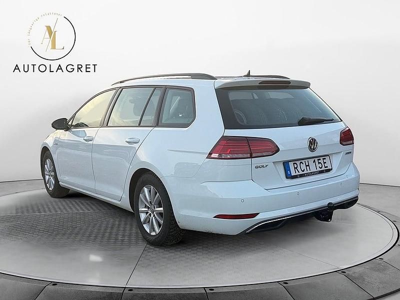 Begagnad VW Golf VIII 131 HK (96 kW) 2019 Vit Kombi