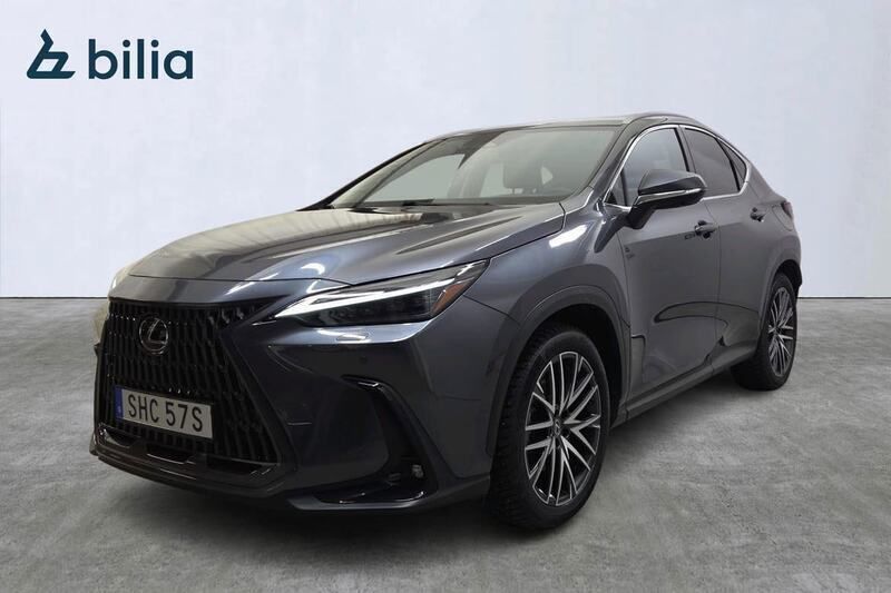 Grå Begagnad 2021 Lexus NX450h+ Executive Line SUV | 569 900 kr (Lite dyr) - Bild 1/4