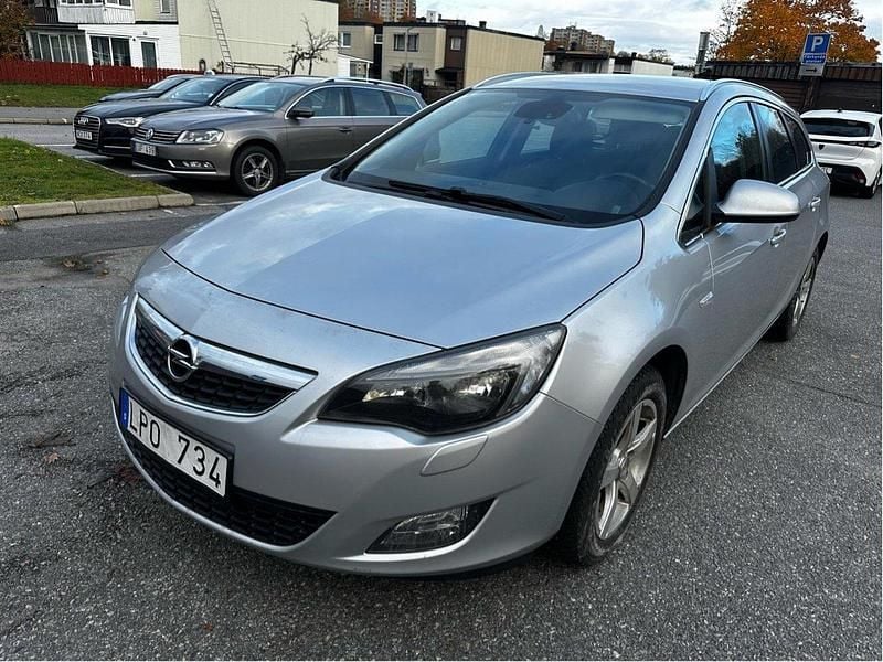 Grå Begagnad 2011 Opel Astra Enjoy Kombi | 35 000 kr (Bra pris) - Bild 1/4