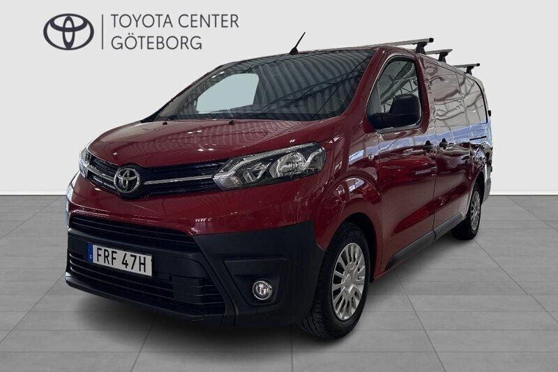 Röd Begagnad 2021 Toyota Proace Comfort Van | 249 900 kr (Marknadspris) - Bild 1/2