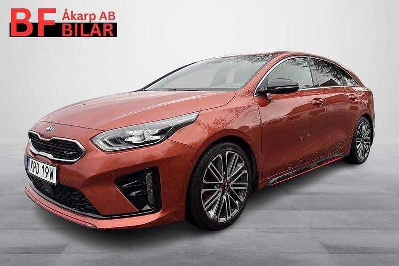 Orange Begagnad 2020 Kia ProCeed GT GT Halvkombi | 229 500 kr (Bra pris) - Bild 1/4