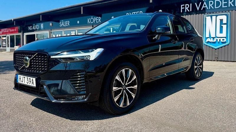 Svart Begagnad 2023 Volvo XC60 R-Design SUV | 409 900 kr (Marknadspris) - Bild 1/4