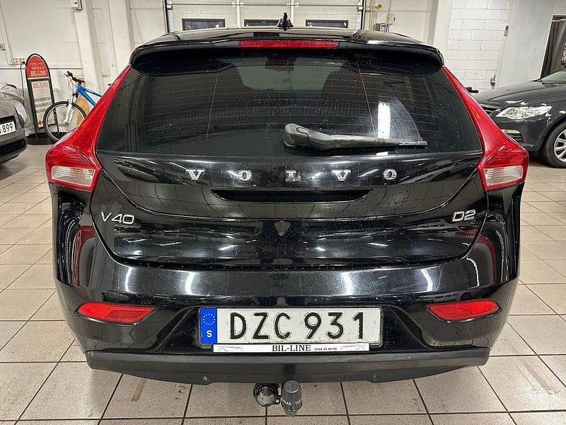 Begagnad Volvo V40 116 HK (85 kW) 2015 Svart Kombi