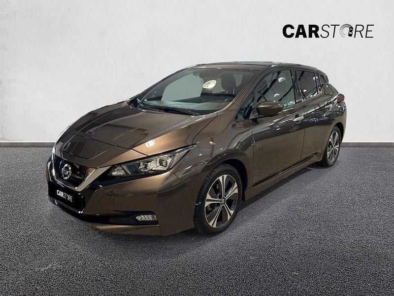 Brun (brown) Begagnad 2022 Nissan Leaf Halvkombi | 184 900 kr (Marknadspris) - Bild 1/4