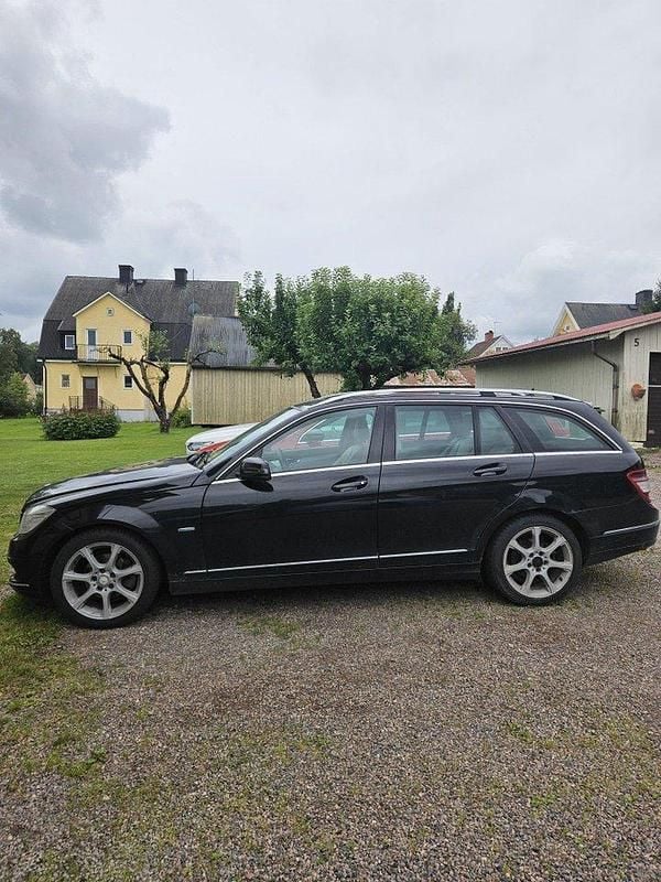 Svart Begagnad 2011 Mercedes C180 Kombi | 35 000 kr (Superpris) - Bild 1/4