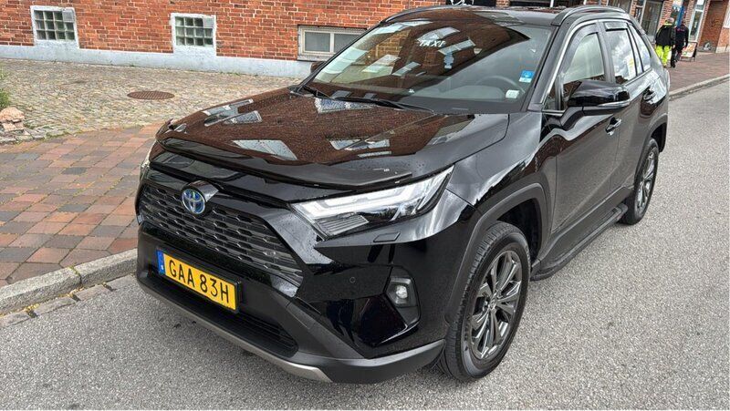 Svart Begagnad 2024 Toyota RAV4 Hybrid Executive SUV | 430 000 kr (Marknadspris) - Bild 1/4