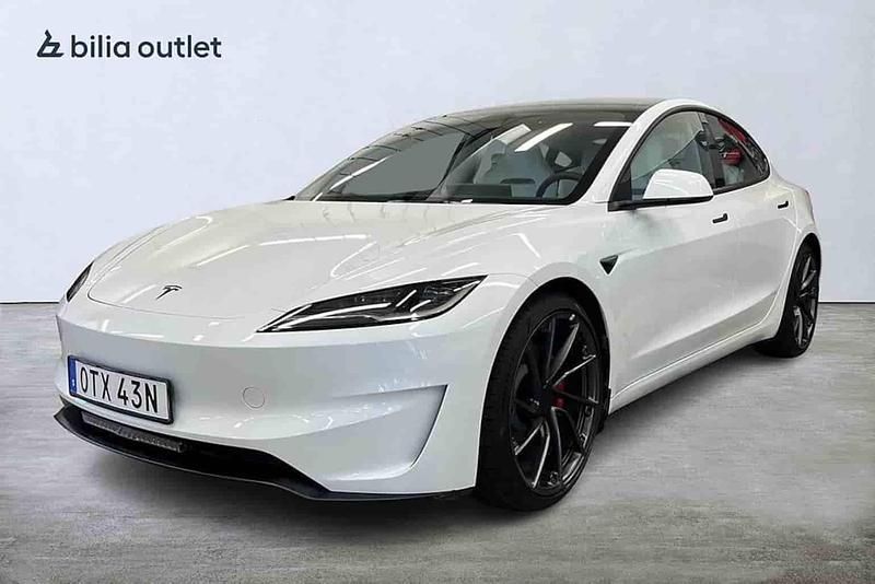 Vit Begagnad 2024 Tesla Model 3 Performance Sedan | 549 900 kr - Bild 1/1