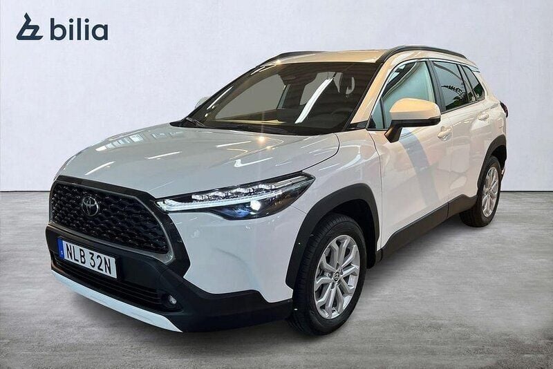 Vit Begagnad 2024 Toyota Corolla Cross Style SUV | 389 900 kr (Marknadspris) - Bild 1/4
