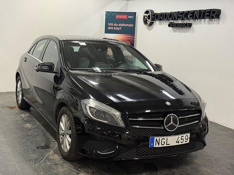 Svart Begagnad 2012 Mercedes A180 Style Halvkombi | 124 900 kr (Marknadspris) - Bild 1/4