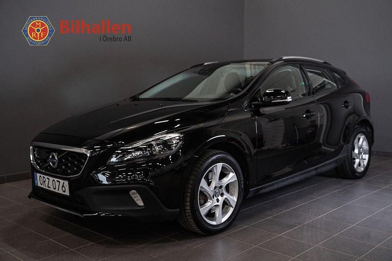 Svart Begagnad 2016 Volvo V40 CC Momentum Kombi | 174 900 kr (Marknadspris) - Bild 1/4