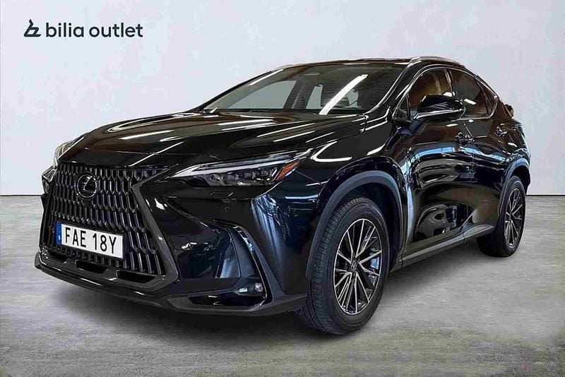 Svart Begagnad 2023 Lexus NX450h+ SUV | 539 800 kr (Marknadspris) - Bild 1/1
