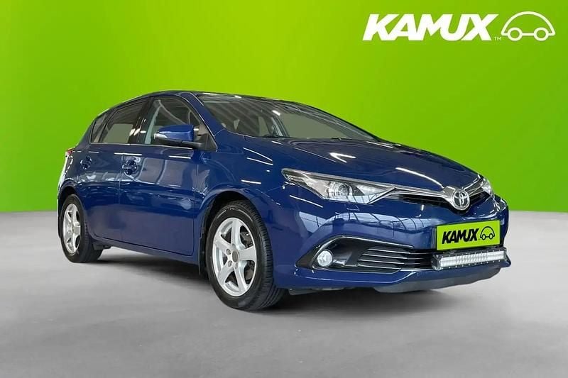 Blå Begagnad 2016 Toyota Auris Halvkombi | 119 800 kr (Bra pris) - Bild 1/4