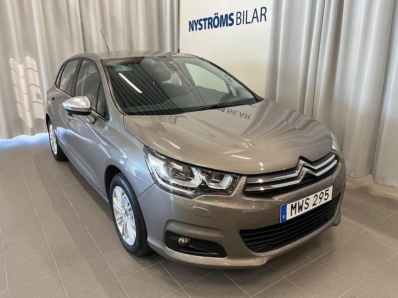 Grå Begagnad 2015 Citroën C4 PureTech Halvkombi | 99 900 kr (Lite dyr) - Bild 1/4