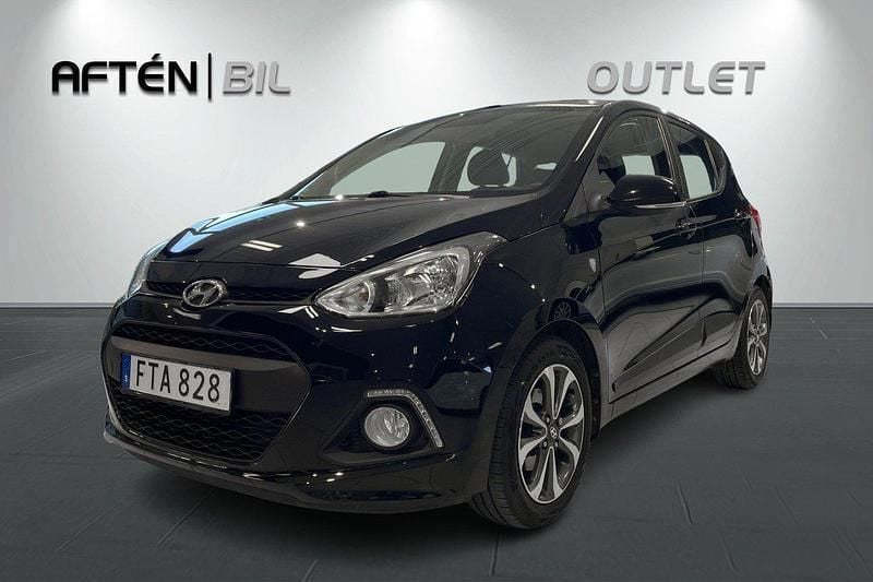 Svart Begagnad 2015 Hyundai i10 Blackline Halvkombi | 49 800 kr (Marknadspris) - Bild 1/1