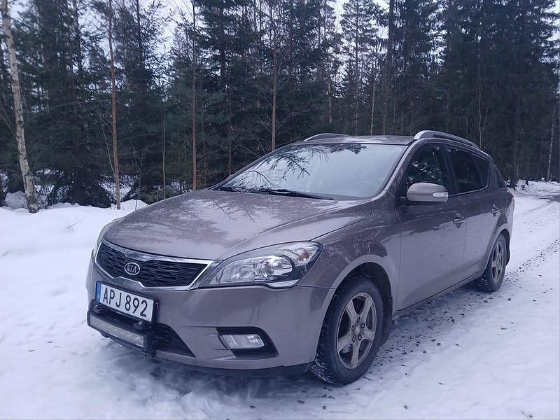 Begagnad Kia Ceed Sportswagon 115 HK (84 kW) 2010 Kombi