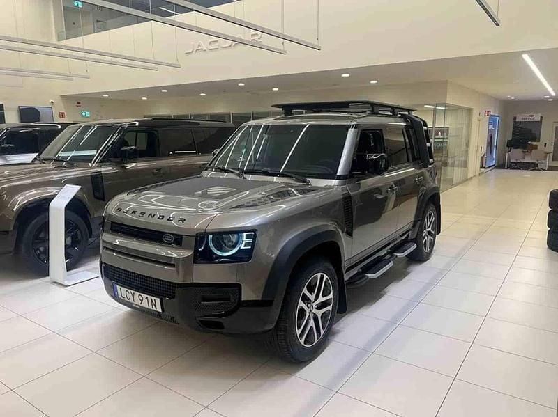 Grå Begagnad 2024 Land Rover Defender SE Dynamic SUV | 1 399 000 kr - Bild 1/1