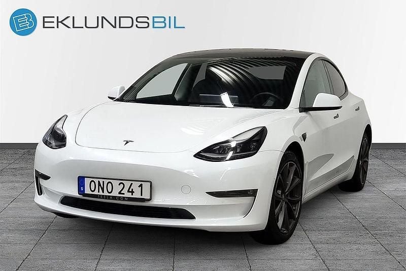 Vit Begagnad 2022 Tesla Model 3 Long Range AWD Sedan | 299 900 kr (Bra pris) - Bild 1/4