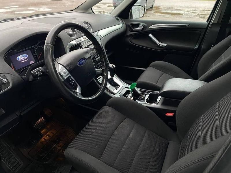 Begagnad Ford S-MAX S 164 HK (120 kW) 2011 Vit Minibuss