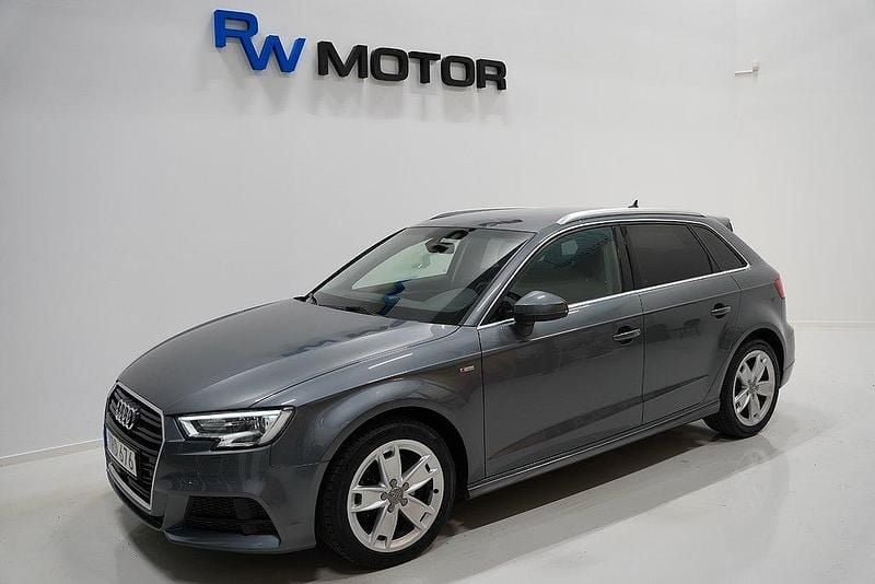 Grå Begagnad 2018 Audi A3 Sportback S-Line Halvkombi | 199 700 kr (Lite dyr) - Bild 1/4