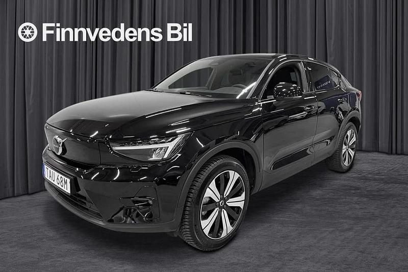 Svart Begagnad 2022 Volvo C40 Plus SUV | 319 800 kr (Marknadspris) - Bild 1/4