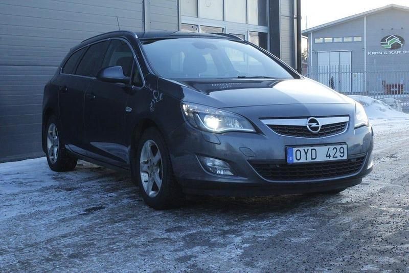 Begagnad Opel Astra 125 HK (91 kW) 2011 Grå Kombi