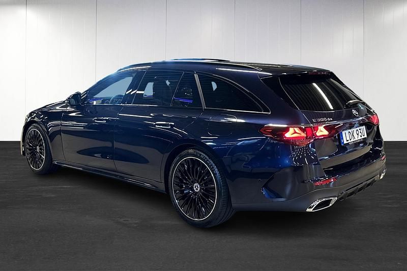 Begagnad Mercedes E300 AMG line 313 HK (230 kW) 2025 Blå Kombi