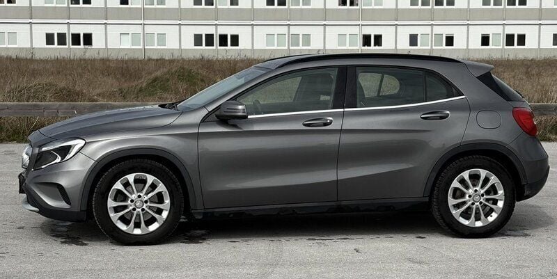 Grå Begagnad 2014 Mercedes GLA200 Style SUV | 159 000 kr (Marknadspris) - Bild 1/4