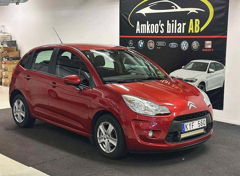 Röd Begagnad 2010 Citroën C3 Halvkombi | 33 900 kr (Marknadspris) - Bild 1/4