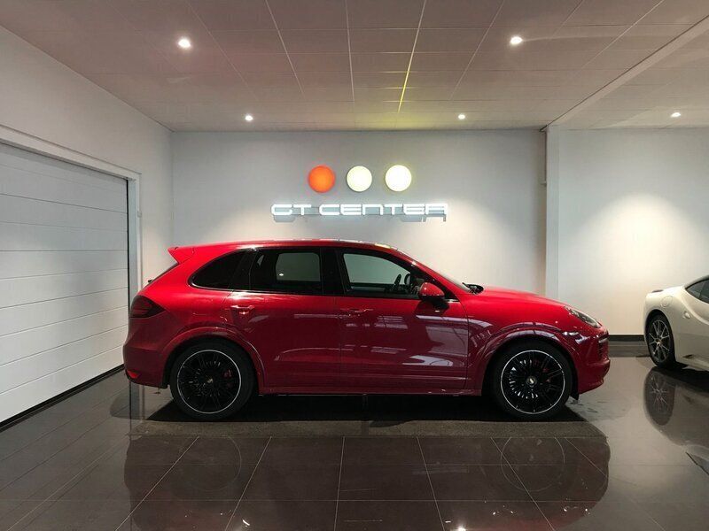 Röd Begagnad 2012 Porsche Cayenne GTS SUV | 299 900 kr - Bild 1/4