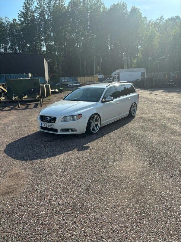 Vit Begagnad 2013 Volvo V70 R-Design Kombi | 95 000 kr (Lite dyr) - Bild 1/4