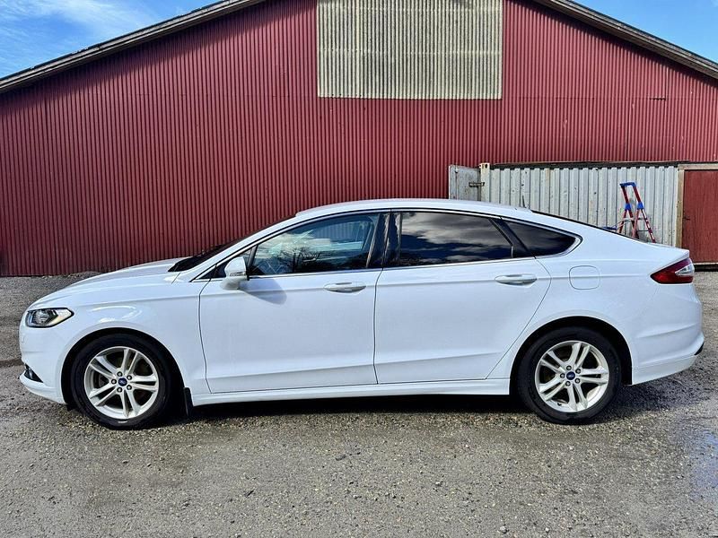 Vit Begagnad 2016 Ford Mondeo Halvkombi | 125 000 kr (Marknadspris) - Bild 1/4
