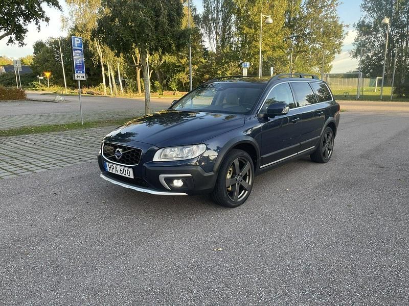 Blå Begagnad 2015 Volvo XC70 Summum SUV | 175 000 kr (Marknadspris) - Bild 1/4