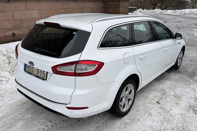 Begagnad Ford Mondeo Business Edition 140 HK (102 kW) 2013 Vit Kombi