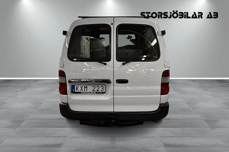 Begagnad Toyota HiAce 117 HK (86 kW) 2010 Vit Van
