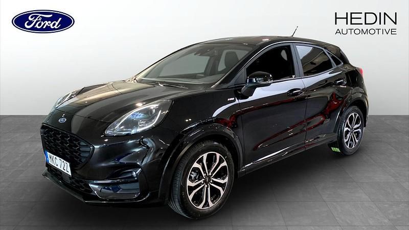 Svart (black) Begagnad 2022 Ford Puma ST-Line Halvkombi | 239 900 kr (Dyr) - Bild 1/4